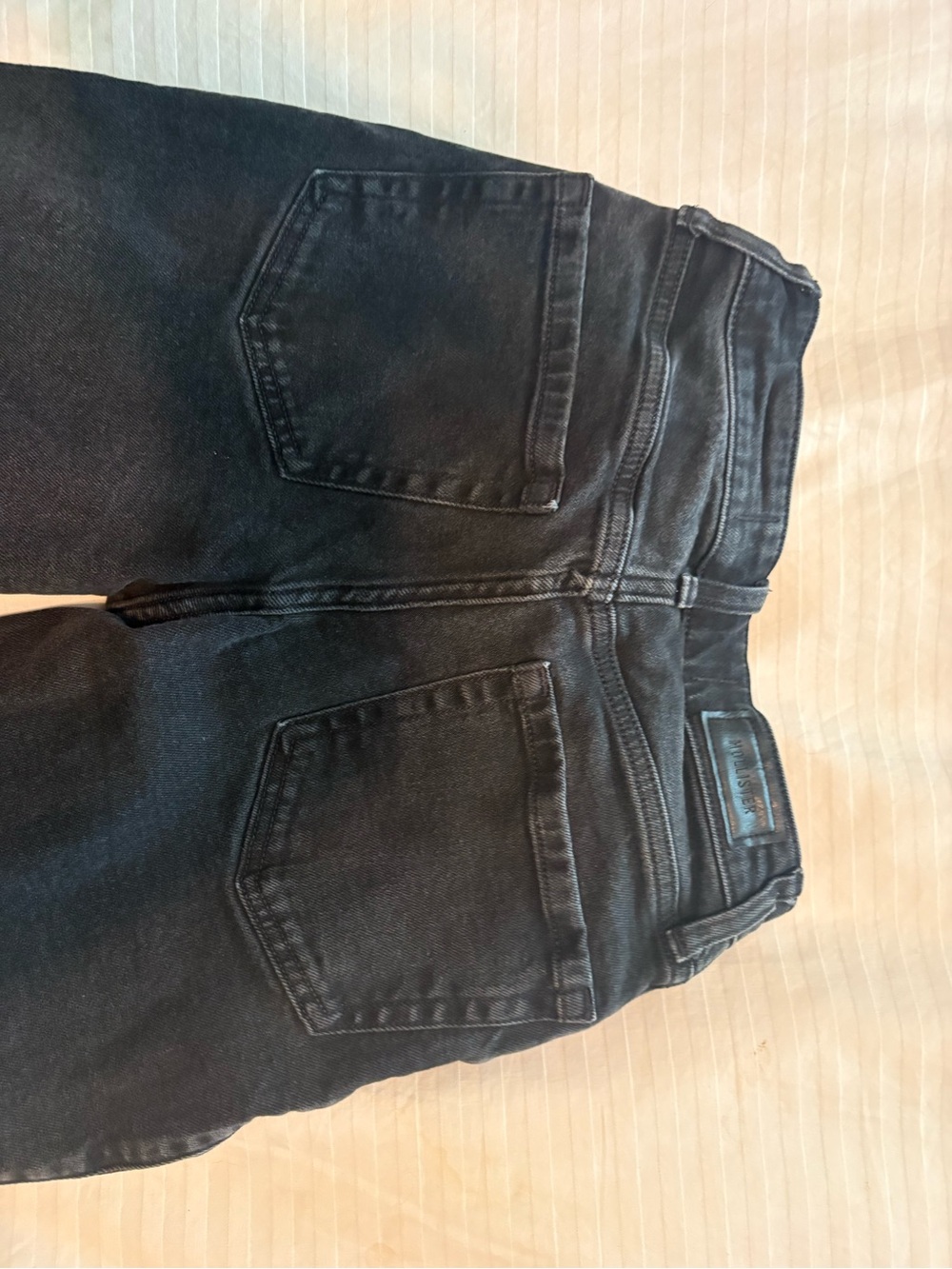 Hollister ultra high rise straight leg- Women's Jean - Picture 3 of 4